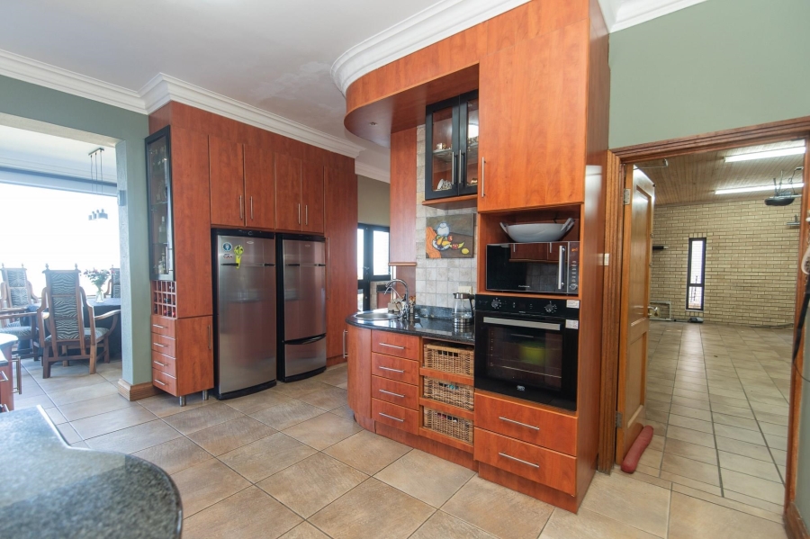 6 Bedroom Property for Sale in Lovemore Heights Estate Eastern Cape